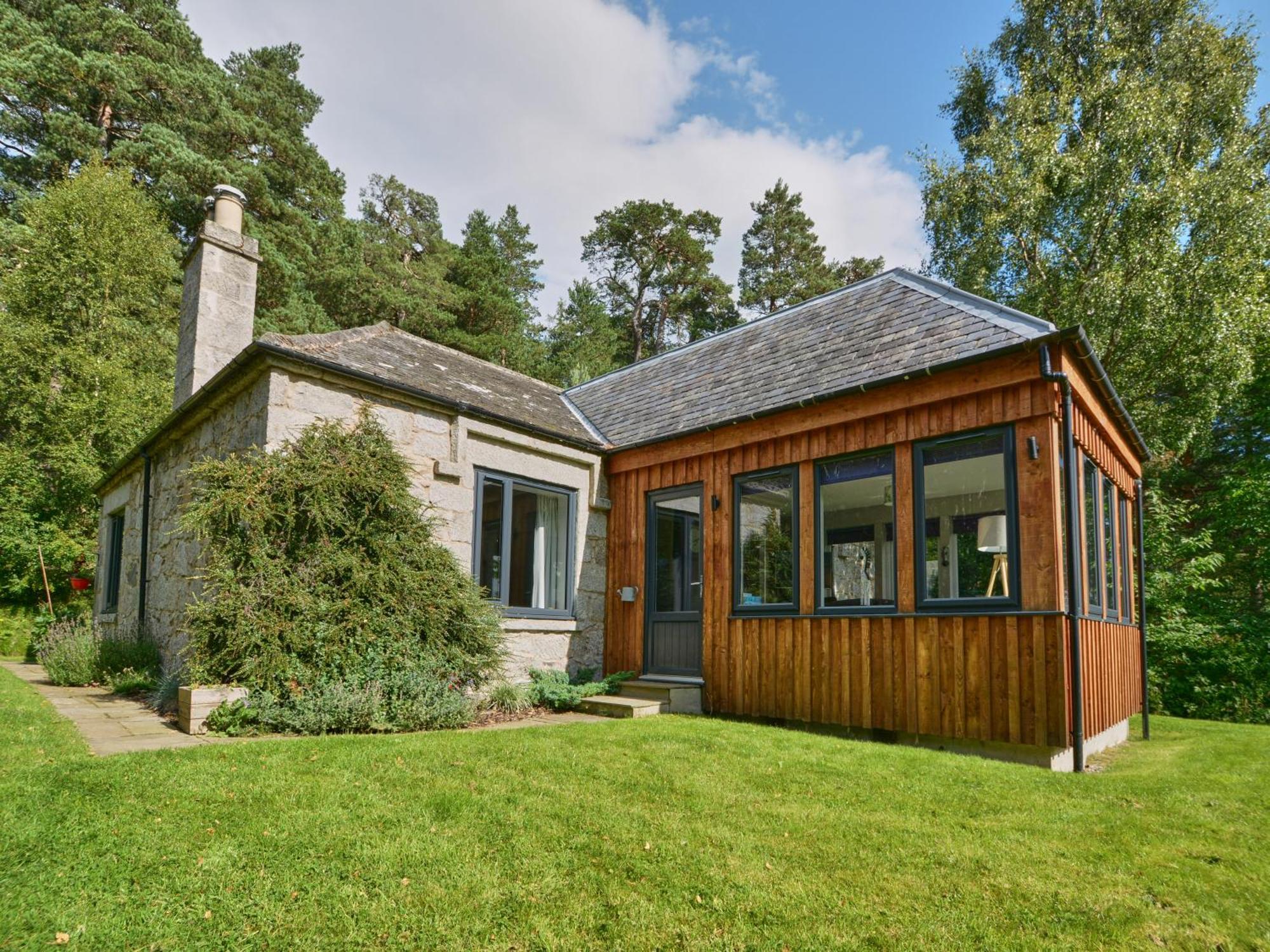 Amazing Cottage With Private Indoor Swim Pool And Hot Tub Grantown-on-Spey Exterior foto